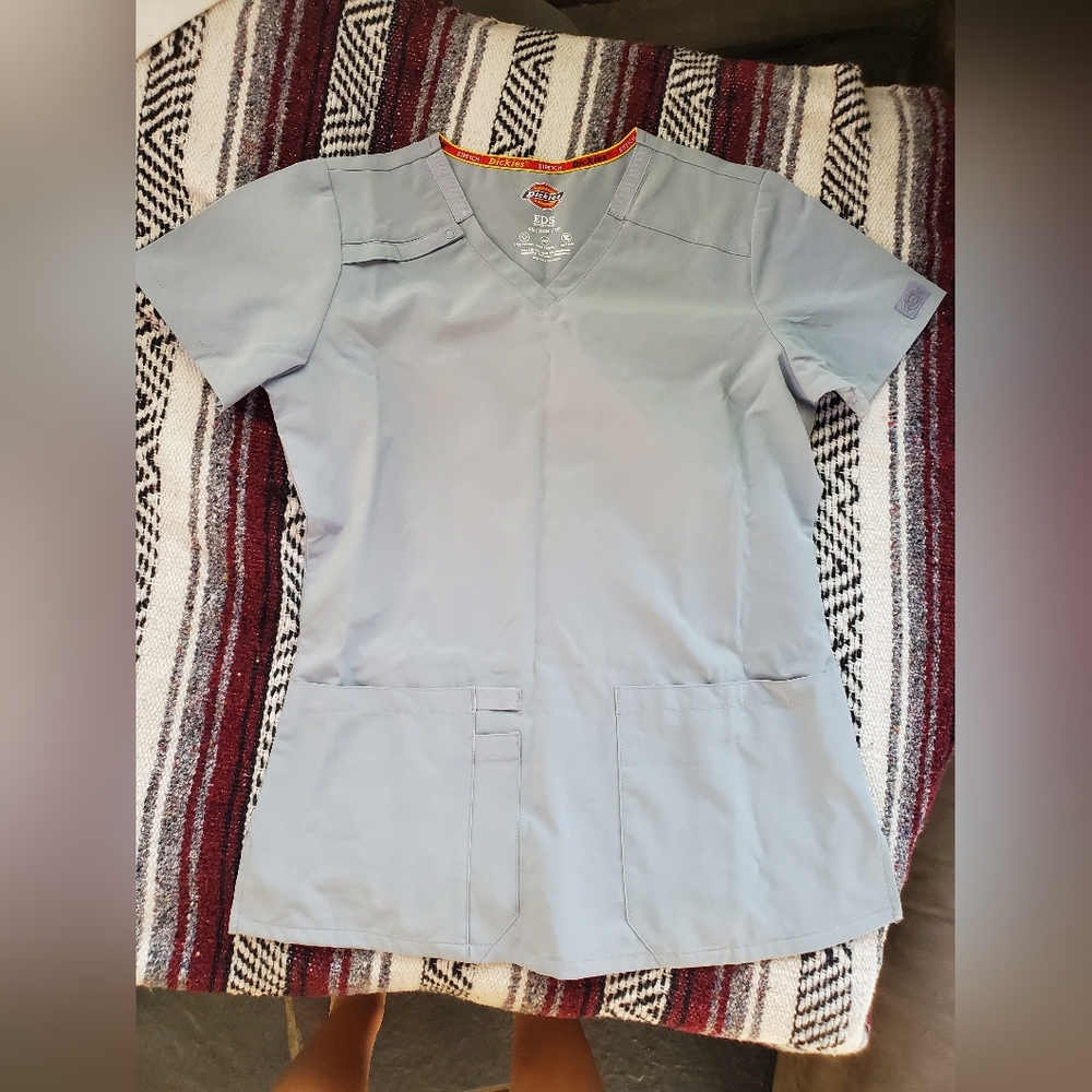 NWOT Dickies Workwear EDS Essentials Xs Grey & Caribbean Blue stretch scrub top